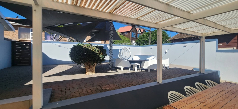 6 Bedroom Property for Sale in Fraaiuitsig Western Cape